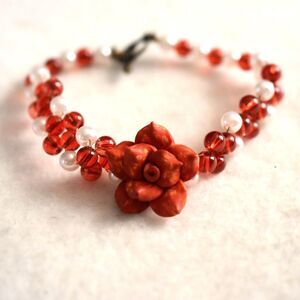 The Rose Red/White Beaded Brass Tone Toggle Latch 8.5 Inch Vintage Bracelet